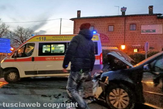 Frontale tra due auto sulla Nepesina Monterosi – Incidente all’incrocio tra la strada Nepesina e la Cassia Cimina