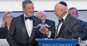 Mario Draghi riceve il premio “Statista dell’anno”, dalla Appeal of Conscience Foundation